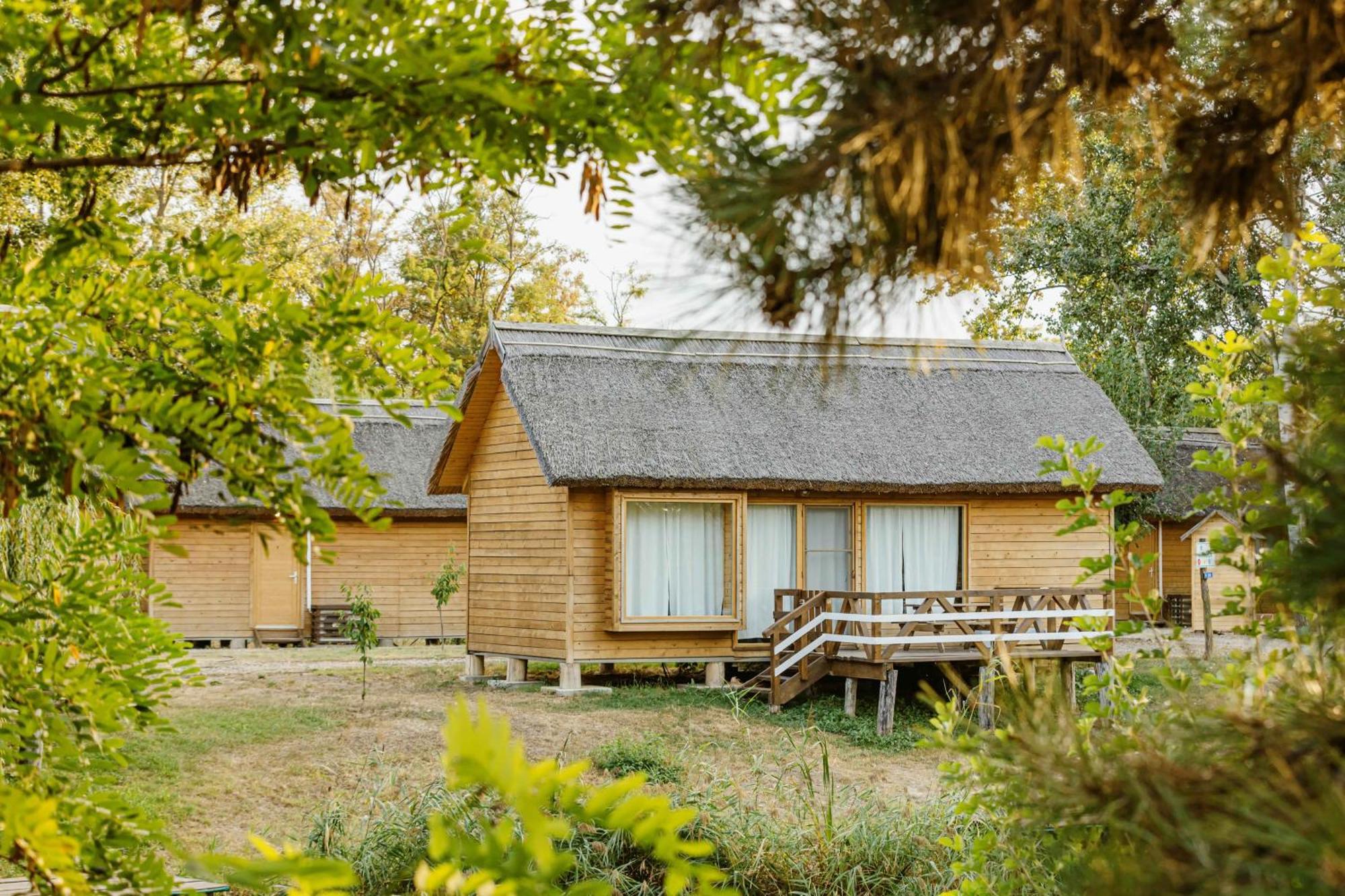 Zaga Zaga Sat Hotel Tecuci Exterior foto