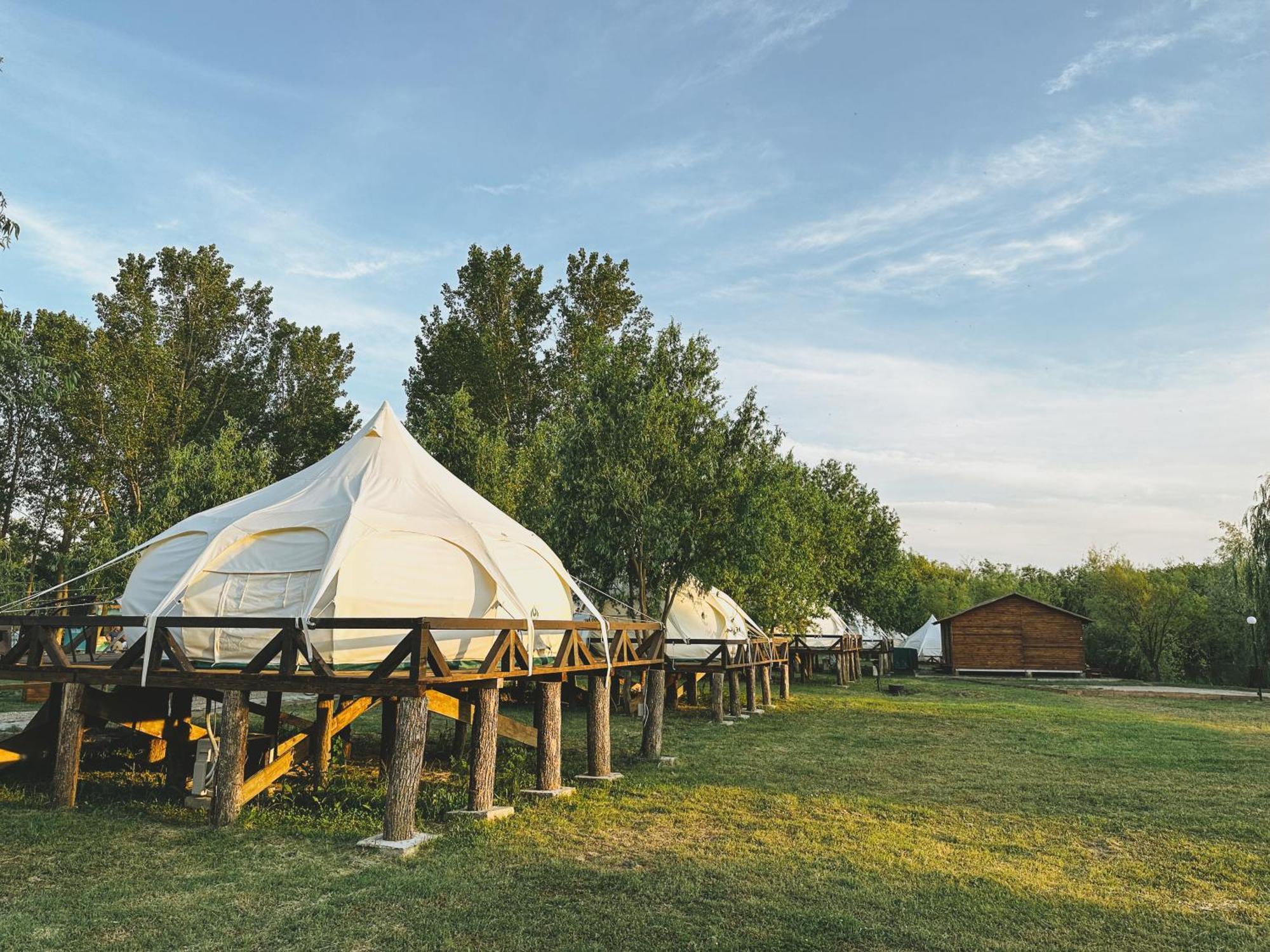 Zaga Zaga Sat Hotel Tecuci Exterior foto