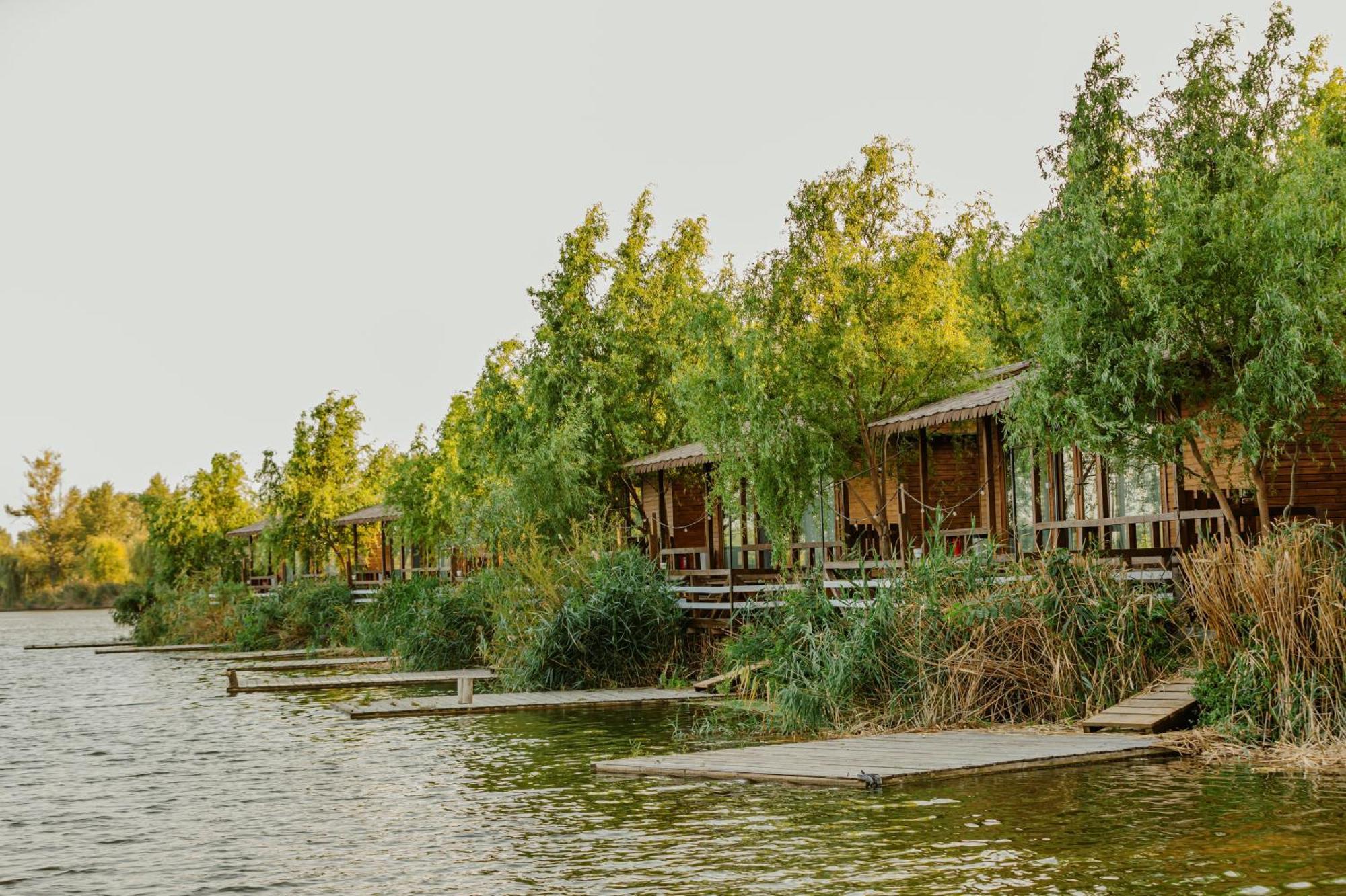 Zaga Zaga Sat Hotel Tecuci Exterior foto